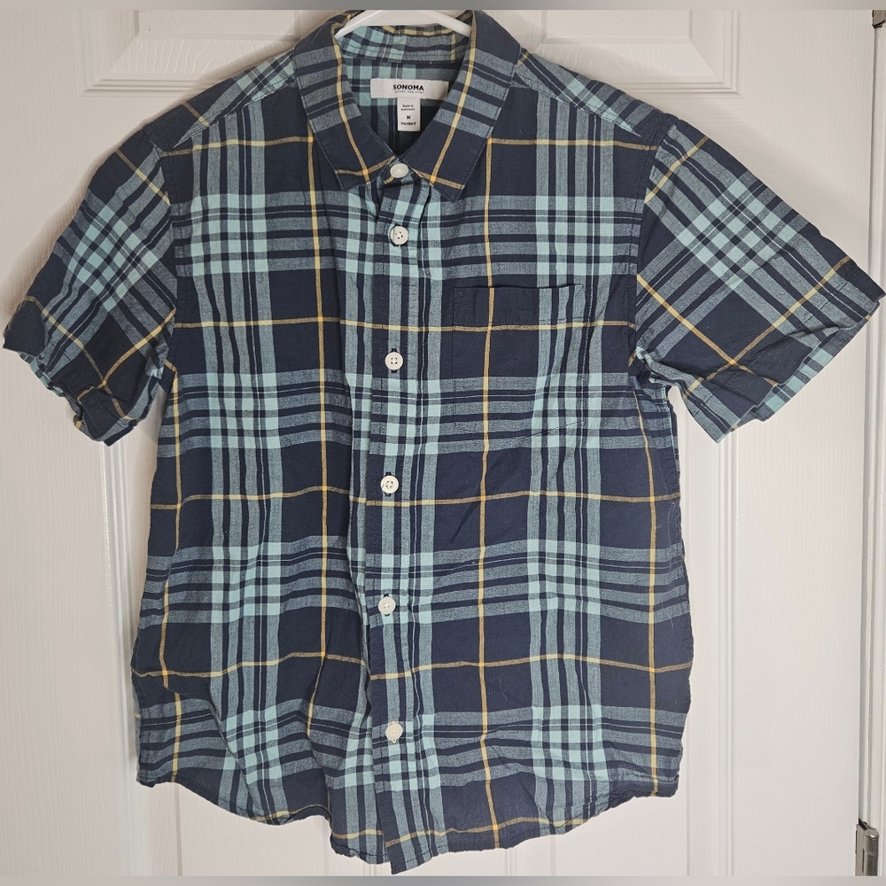 Boy's Plaid Short Sleeved Buttondown.  Size Medium